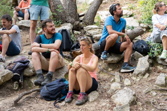 Équipe réunie lors d'un séminaire d'entreprise en nature