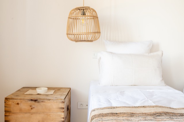 Chambre claire au style méditerranéen, photographie immobilière
